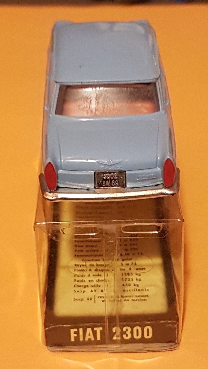 SOLIDO - 133 - Fiat 2300S - Crème - En boite