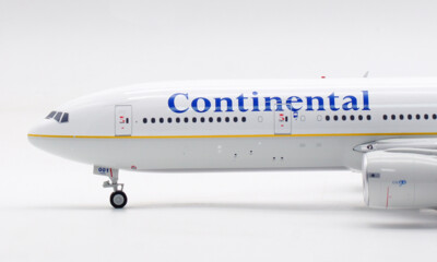 1:200 32CM InFlight Continental BOEING 777-200 Passenger Airplane