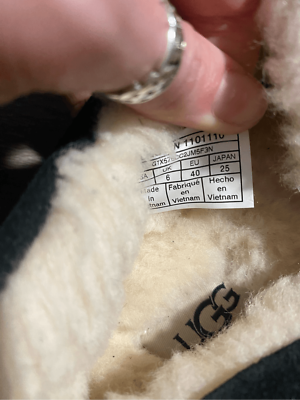 UGG NWOT Ascot Slippers, Black, Mens Size 7/ Womens Size 8.5  display picture 2