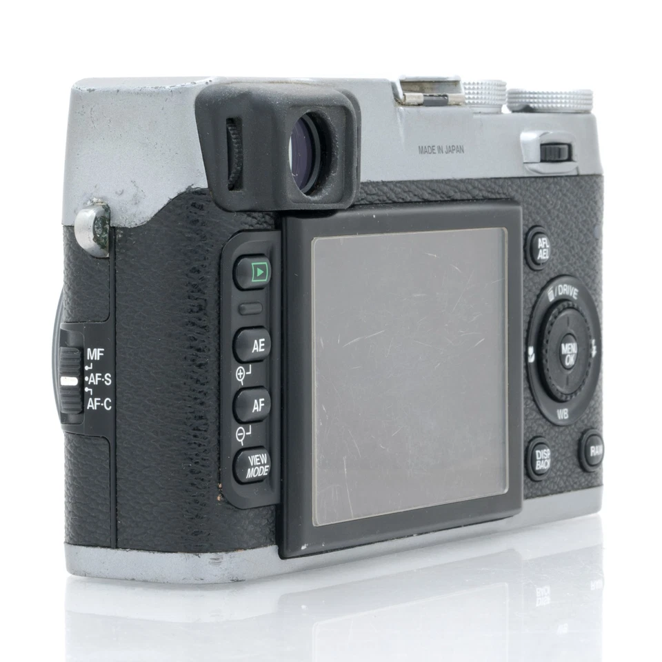 Fujifilm Fuji FinePix X100 with 23mm Fujinon Lens 2.8in LCD Digital Camera - Image 3 of 4