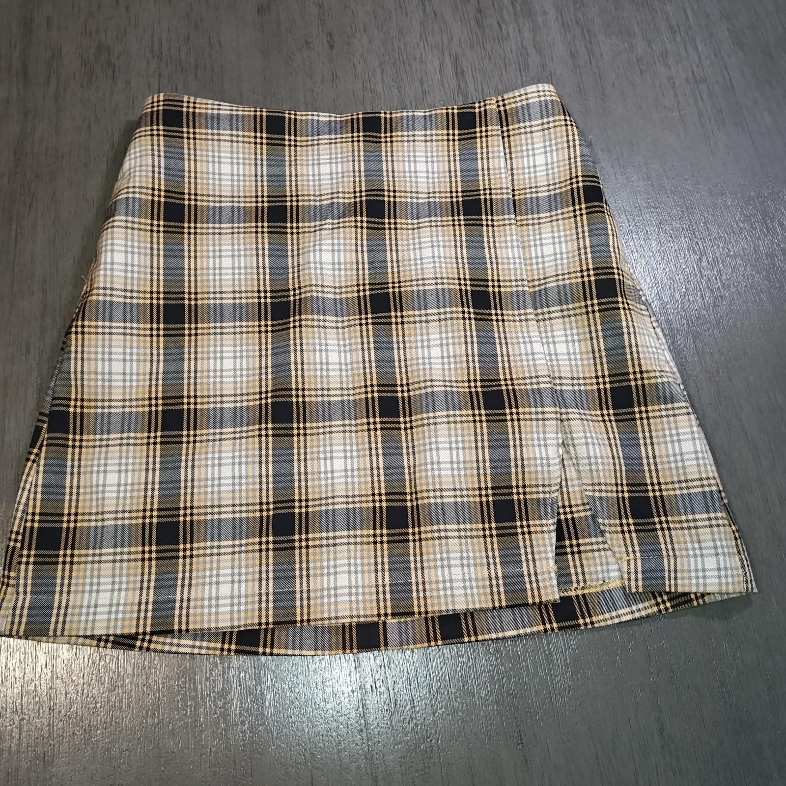 Urban Outfitters yellow, black, and white plaid mini skirt Size Sp
