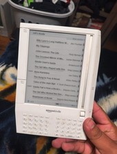 Amazon Kindle 1st Generation eReader D00111