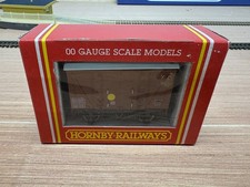 Hornby OO R213 'Banana 12Ton Plywood Ventilated Van (VEA) Model Railway Boxed