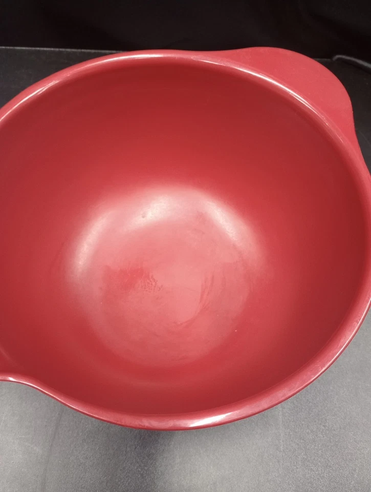 Cuenco mezclador de 3,5 cuartos de galón con caño de plástico rojo Foto 4 de 4