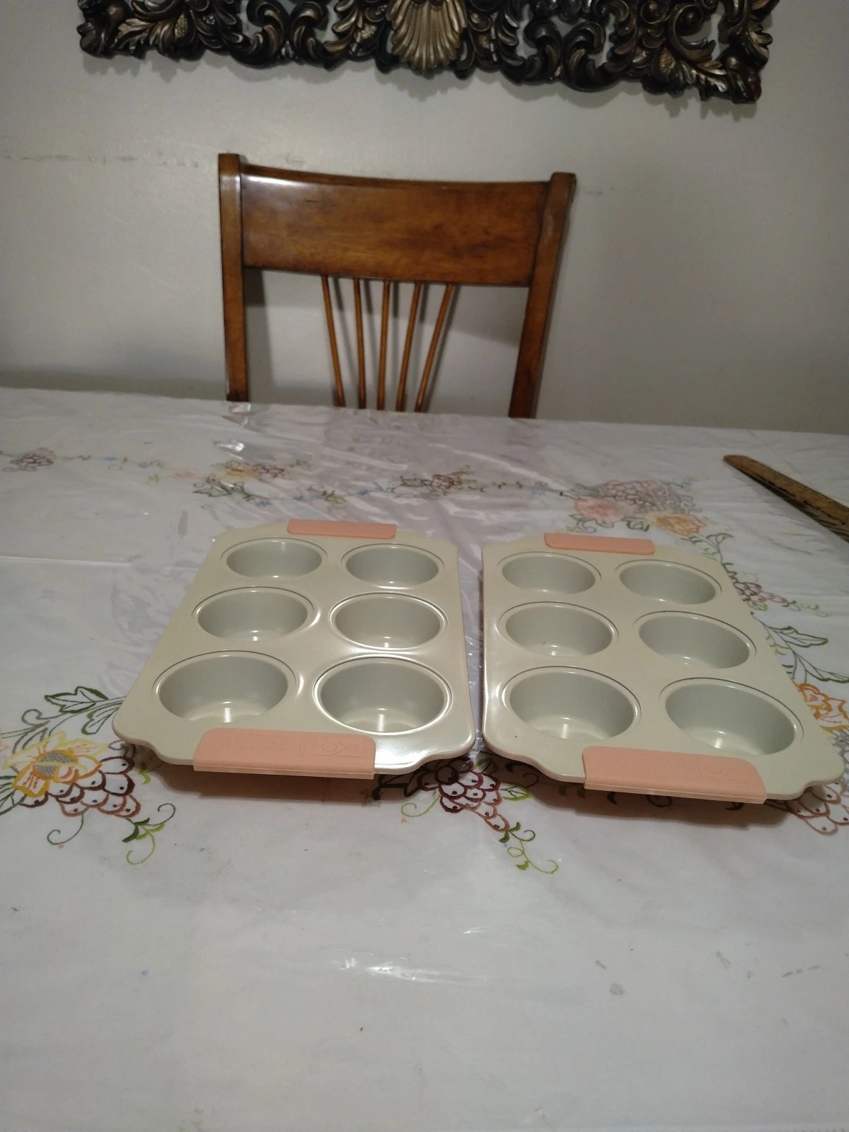 IKO Crema Collection 6 Cup Muffin Pans Ceramic Non-Stick Coating Set Of 2
Opens in a new window or t