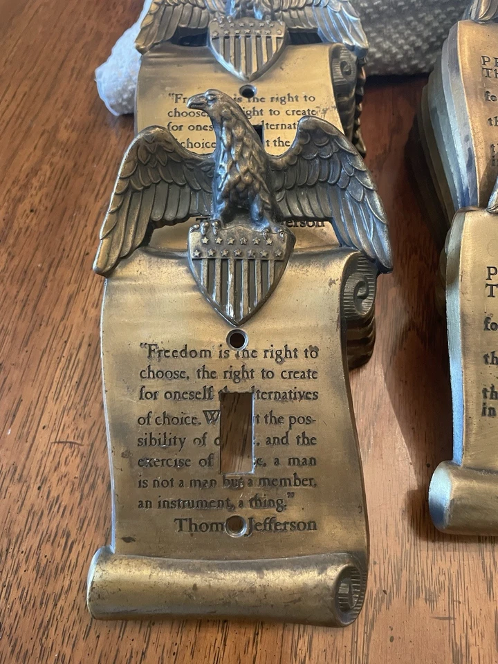 Cubiertas de interruptor de luz de latón vintage diseño Eagle Shield Foto 2 de 4