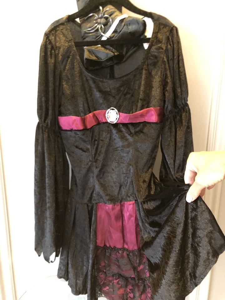 Disfraz de Bruja Gótica Halloween Vestido Elegante Niño Niñas Terciopelo Negro y Borgoña Foto 4 de 4