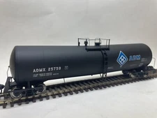 Walthers Ho GoldLine UTLX 23,000 Funnel Flow Tank Car W/Molecule Logo ADM#25759