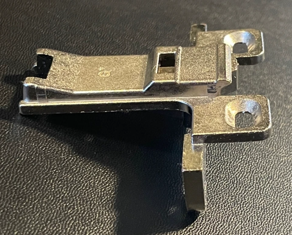 Grass Cabinet Hinge 048 Base Plate Face Frame Adapter Bracket For 1006-30 Hinge - Image 3 of 4