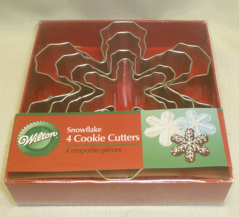 Wilton 4 pc Snowflake Cookie Cutters in Box 4.75" Christmas Winter Metal nesting