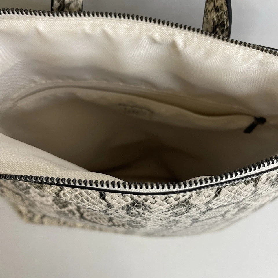 A New Day Imitación Piel de Serpiente Mochila Bolso de Mano Convertible Gris Blanco Foto 4 de 4