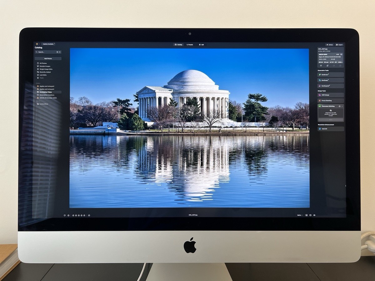 2017 Apple iMac Retina 5K Display 27-inch, Core i7, 4.2 GHz, 32 GB