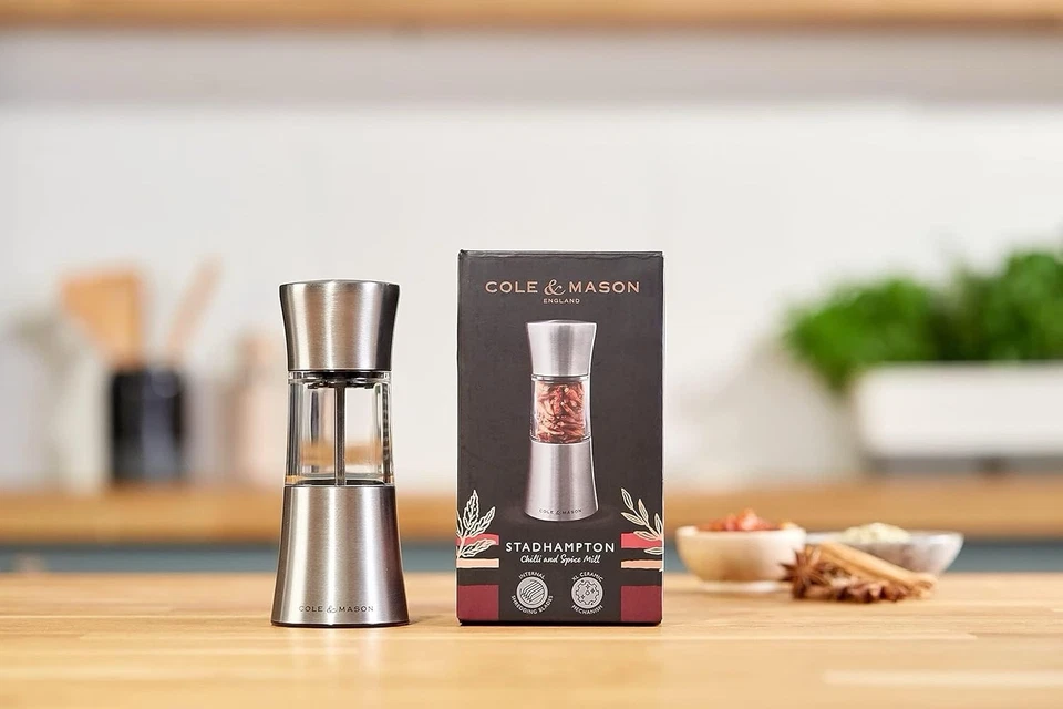 Molinillo de chile y especias de acero inoxidable Cole & Mason Stadhamptom, molino ajustable Foto 2 de 4