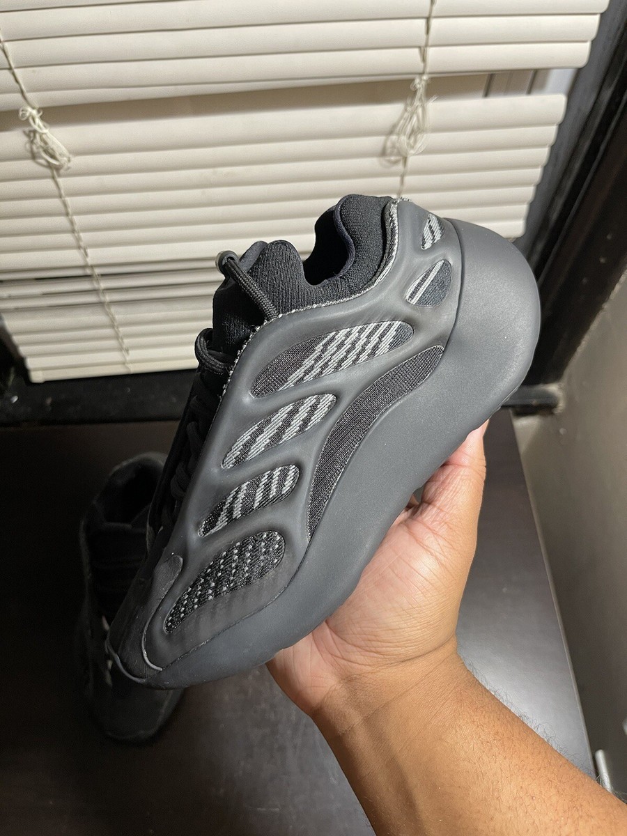 Adidas Yeezy 700 V3 Dark Glow Size Worn Once