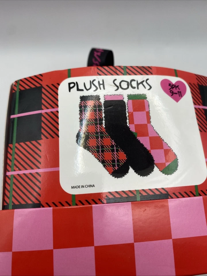 Set de regalo de calcetines de felpa Betsey Johnson 3 pares para mujer talla 9-11 caja a cuadros, nuevo en caja Foto 2 de 4