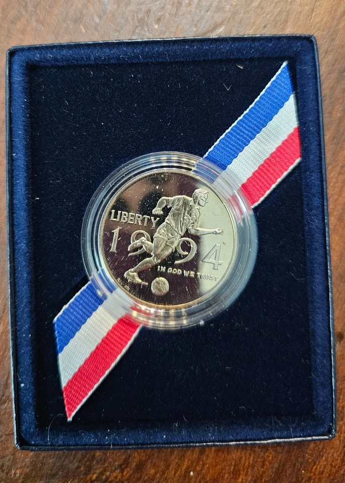 World Cup 94 Commemorative Mint Proof Coin Rare - Image 2 of 4