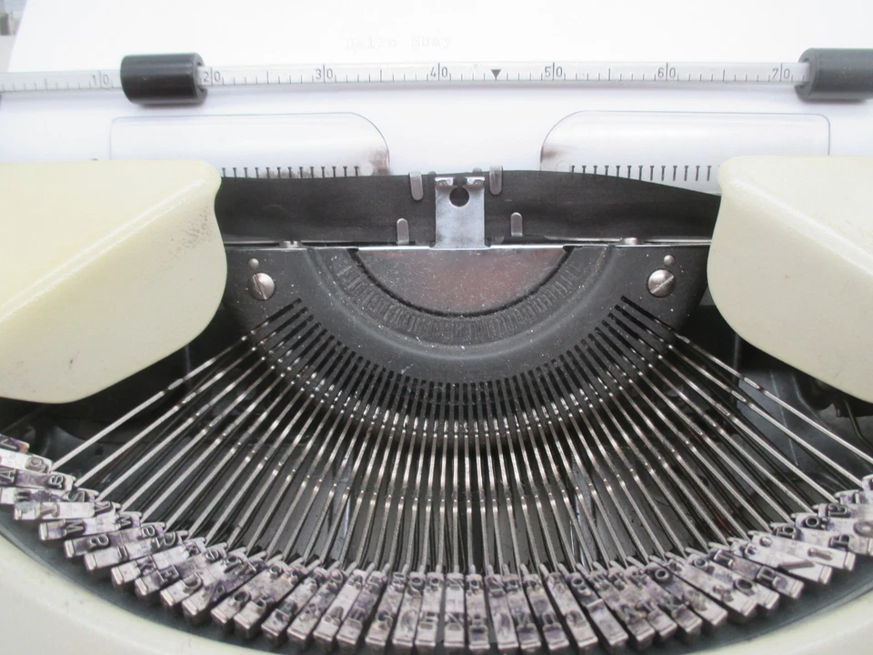 1 Schreibmaschine von Olympia Splendid 33 Reise Schreibmaschine - Bild 4 von 4