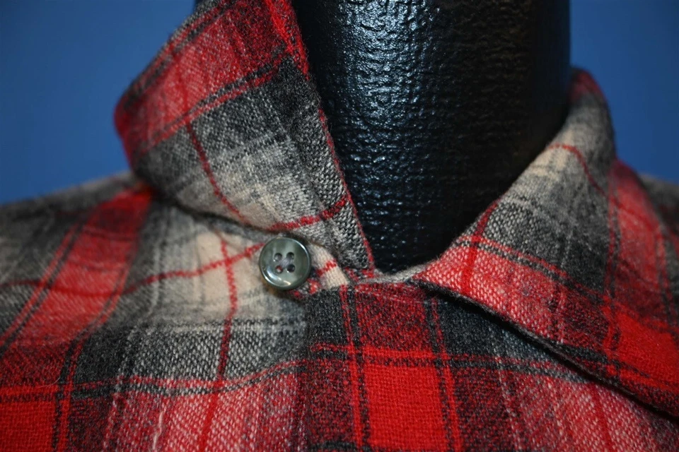 CAMISA MASCULINA VINTAGE ANOS 50 WOOLVERINE VERMELHA CINZA XADREZ GOLA DE LÃ BOTÃO PARA BAIXO M - Imagem 3 de 4