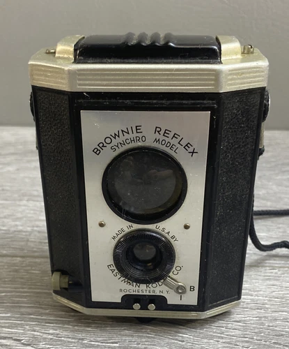 Vintage Antique 1940 KODAK BROWNIE REFLEX SYNCHRO MODEL CAMERA Untested