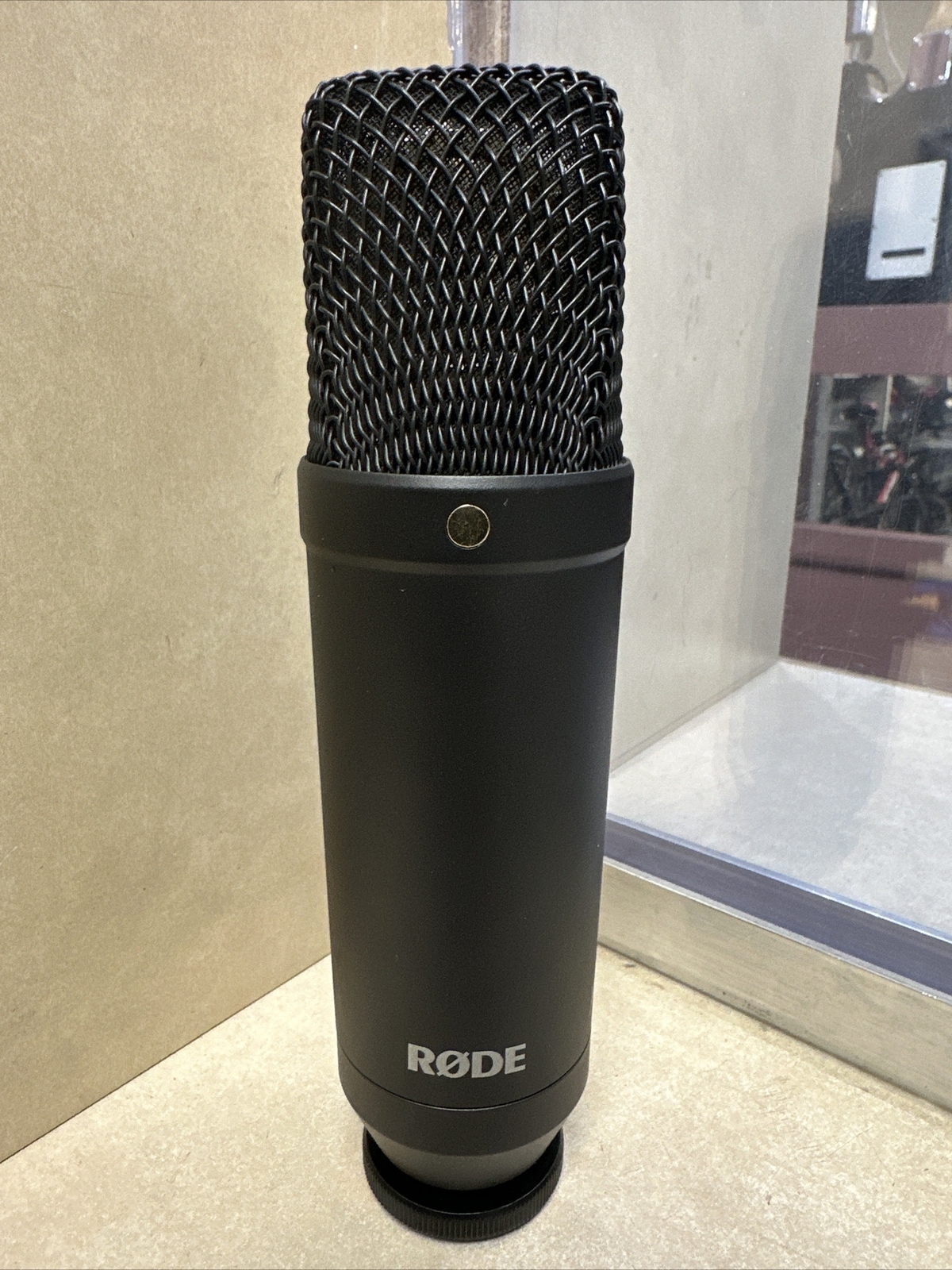 RODE NT1KIT LargeDiaphragm Cardioid Condenser Microphone 698813003044