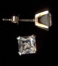 10K Solid Yellow Gold 5mm Princess Clear Crystal CZ Solitaire Stud Earrings xV