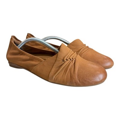 Clarks Rena Way Womens Flat Tan Leather US Size 9M