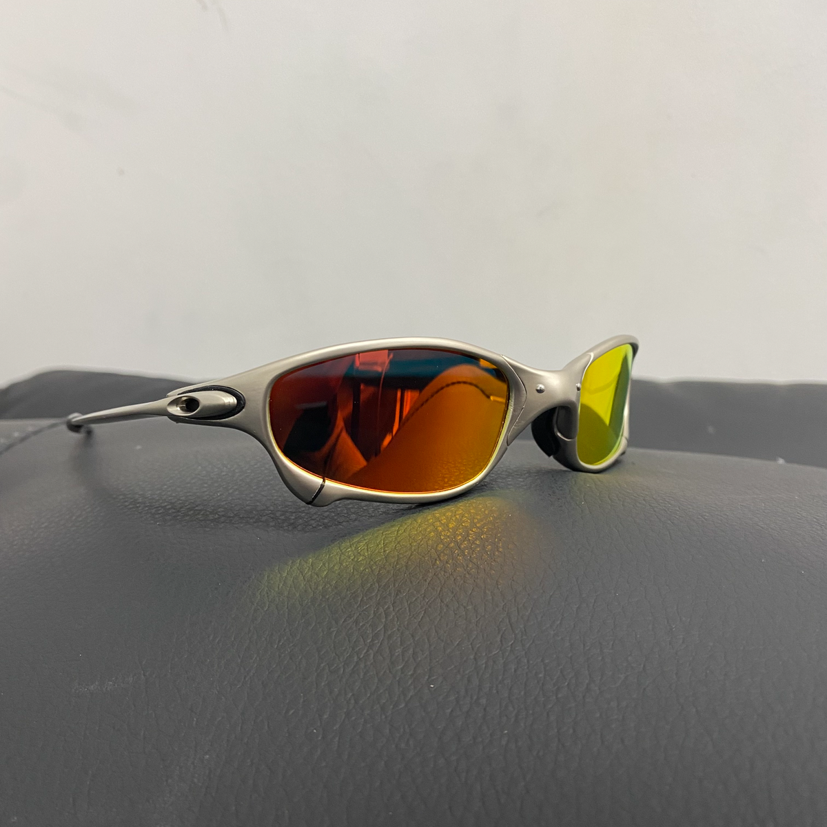 Vintage Y2K Oakley Juliet 1.0 X-Metal Polarized Sunglasses Silver