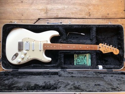 Fender Stratocaster HSS 2017 Strat mit Koffer fast Neuwertig