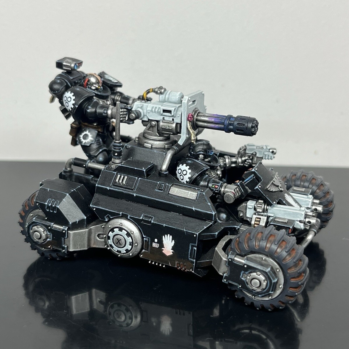 Warhammer 40k - Véhicule 1/18 Imperial Fists Primaris Invader ATV 26 cm