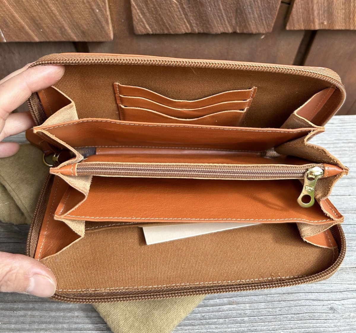 IL Bisonte Zip Around Multifunction Vegetable tanned Italian Long