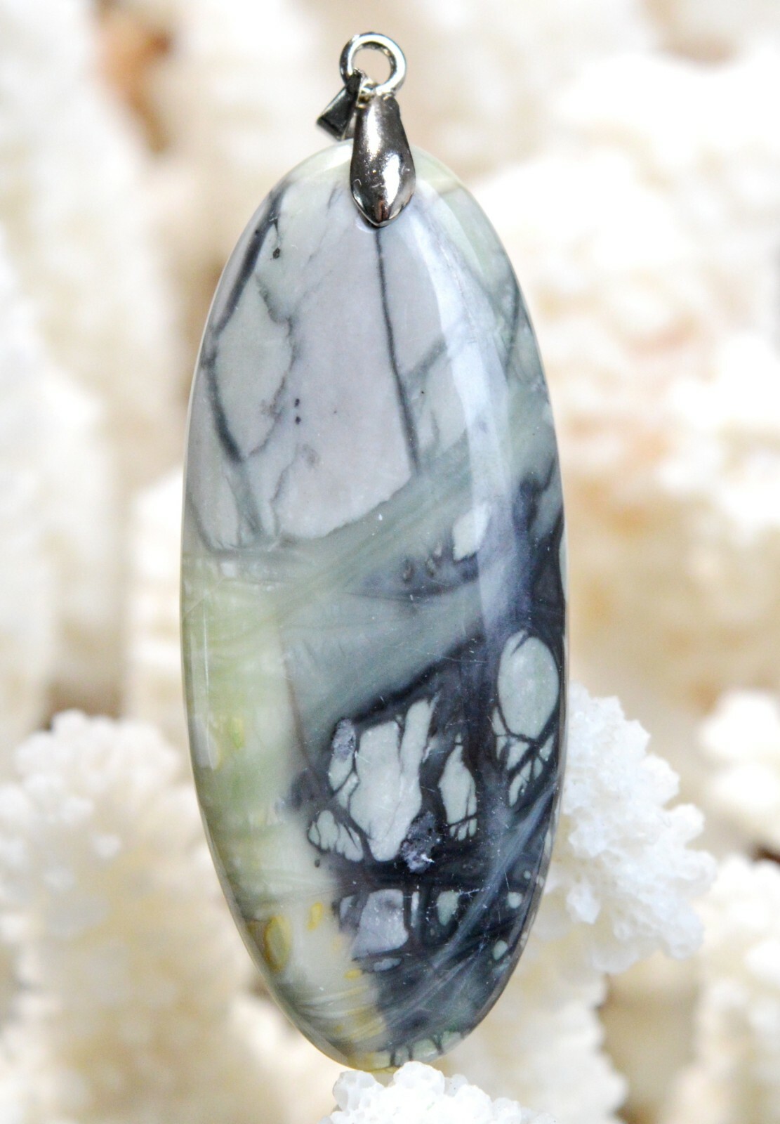 Jaspe Picasso 61 carats : rompez la monotonie avec un pendentif cabochon en pierre naturelle