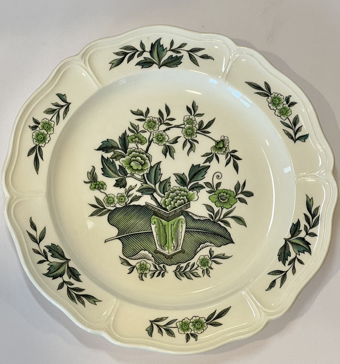 Wedgwood Green Leaf Queen's Shape 8-1/2” Salad Plate Excellent