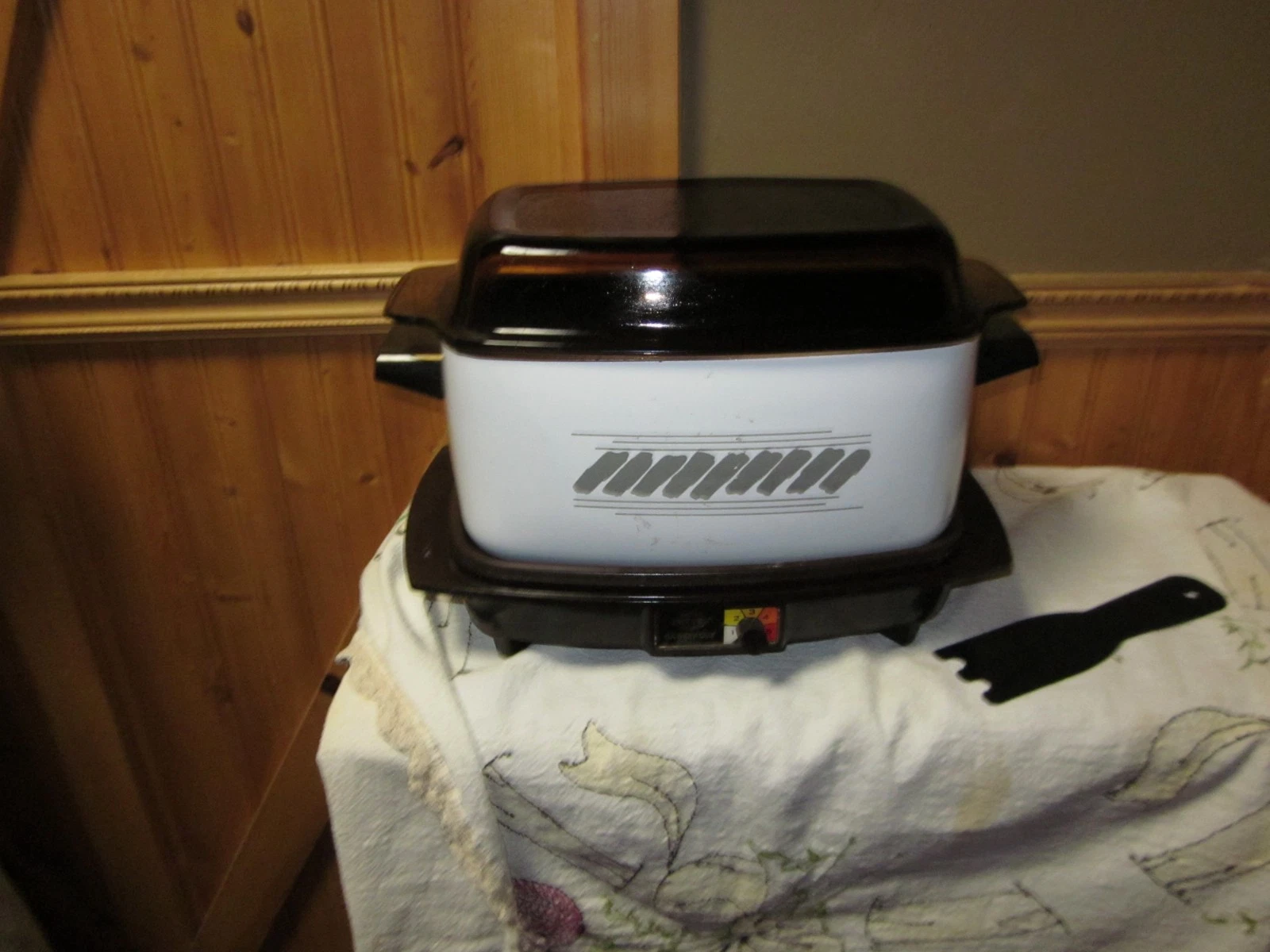 West Bend SLO Slow Cooker Griddle 6 qt Automatic w/1.5 qt casserole top