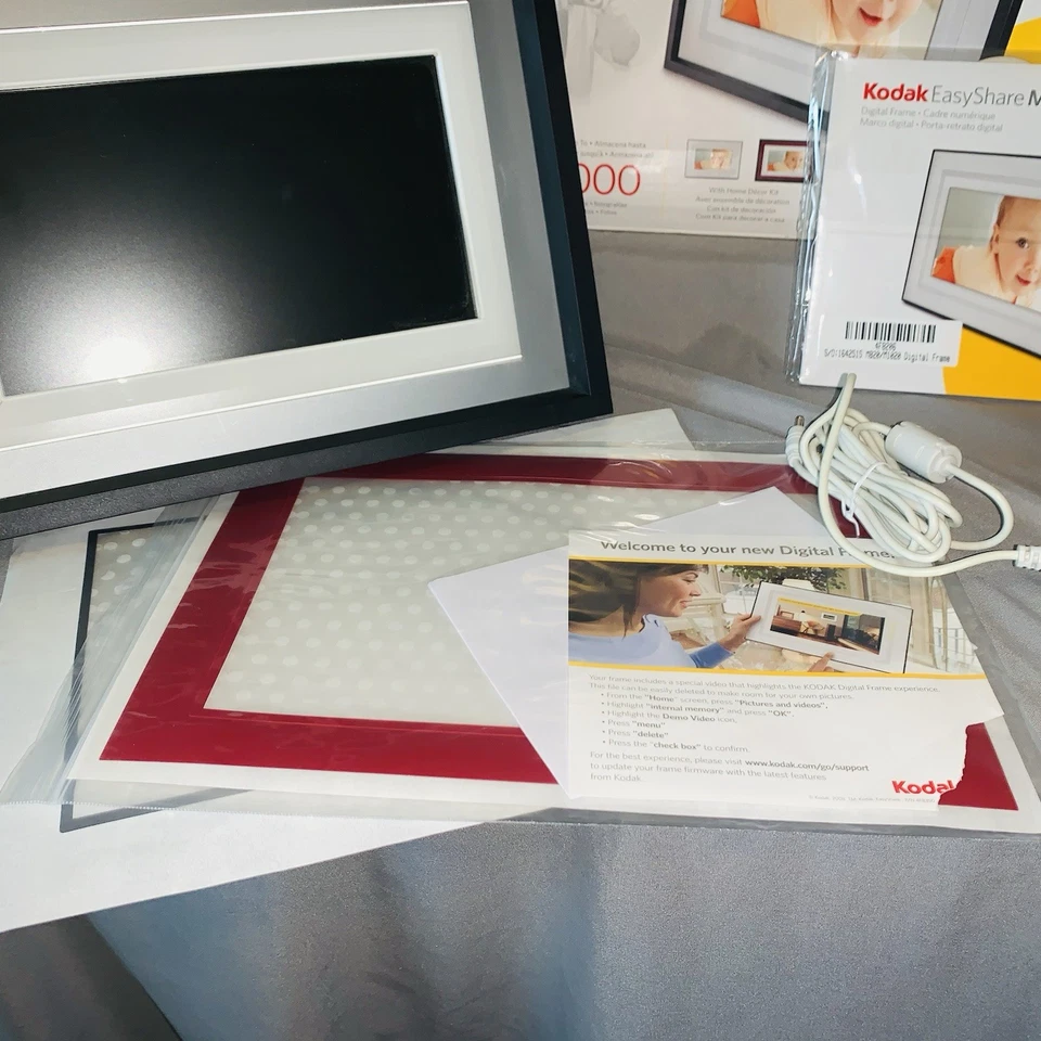 Kodak EasyShare M820 8" Digital Picture Frame - Perfect Gift for Grandparents! - Image 3 of 4
