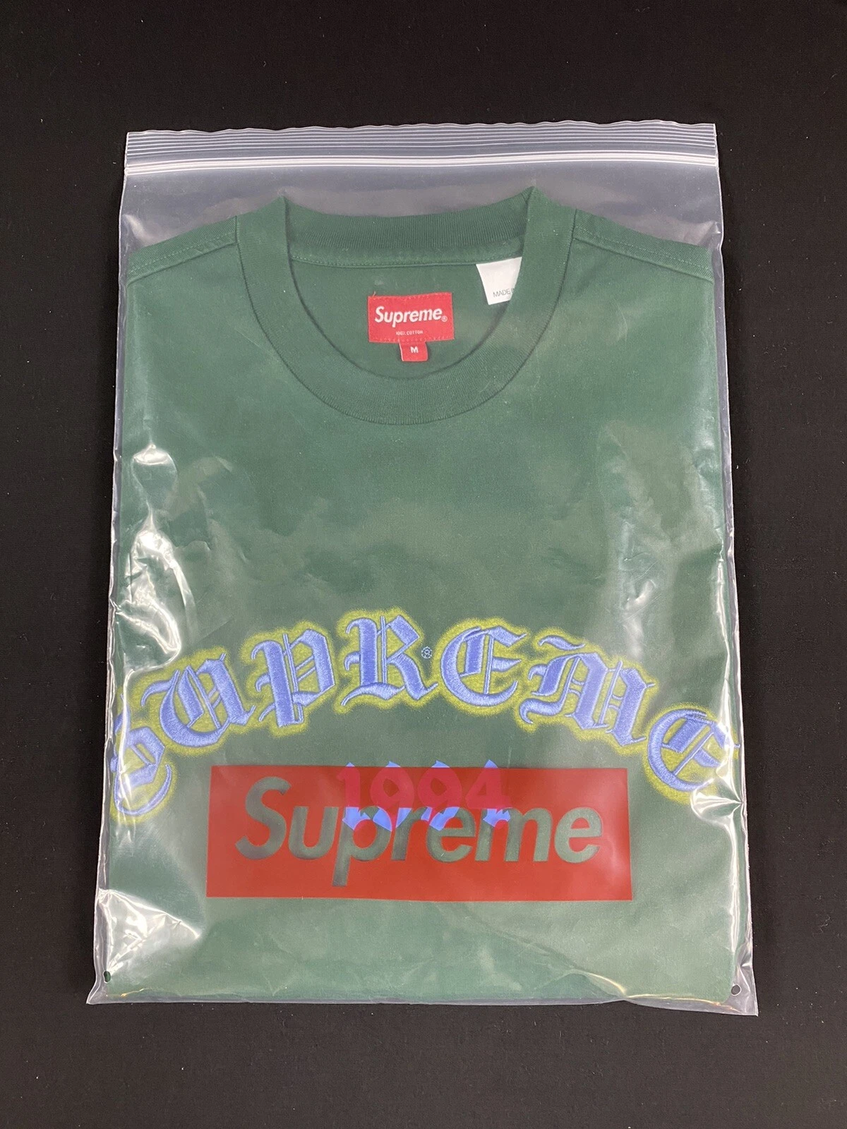 Supreme Old English Glow Brodé Haut S/S   TAILLE M