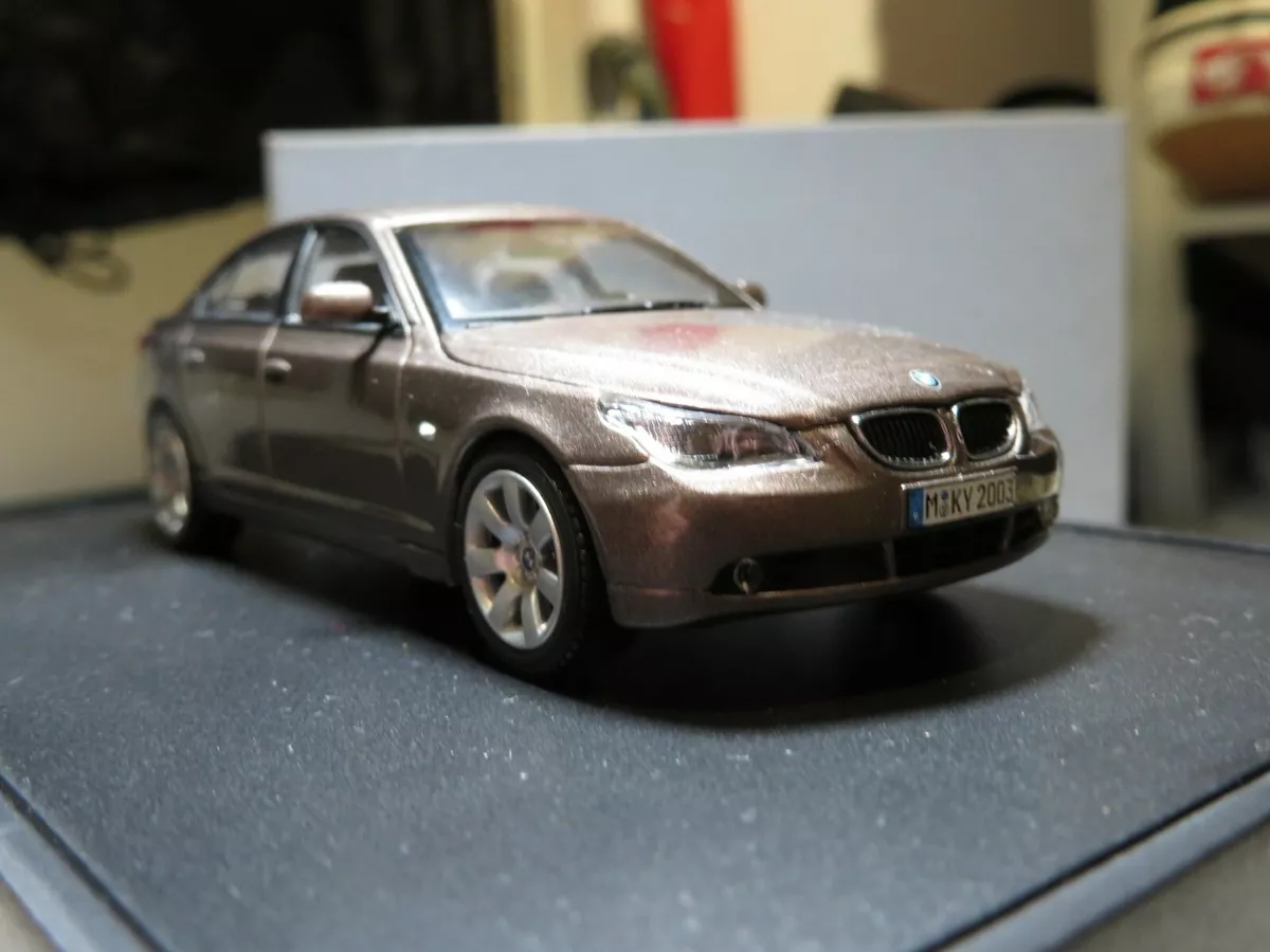 Kyosho BMW M5 E60 (2004) rot 1/43 sehr seltenes Modellauto