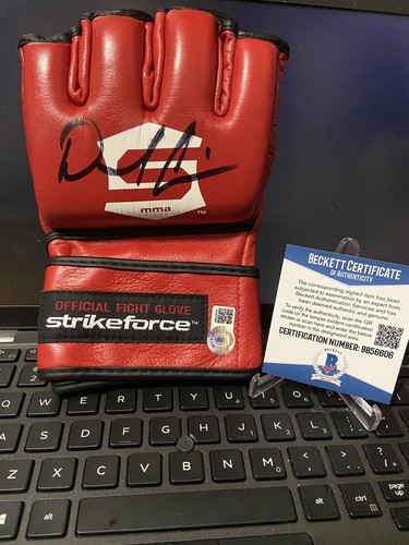 UFC Daniel Cormier Autogramm signed Strikeforce Handschuh MMA RARE Beckett COA HOF - Bild 1 von 3