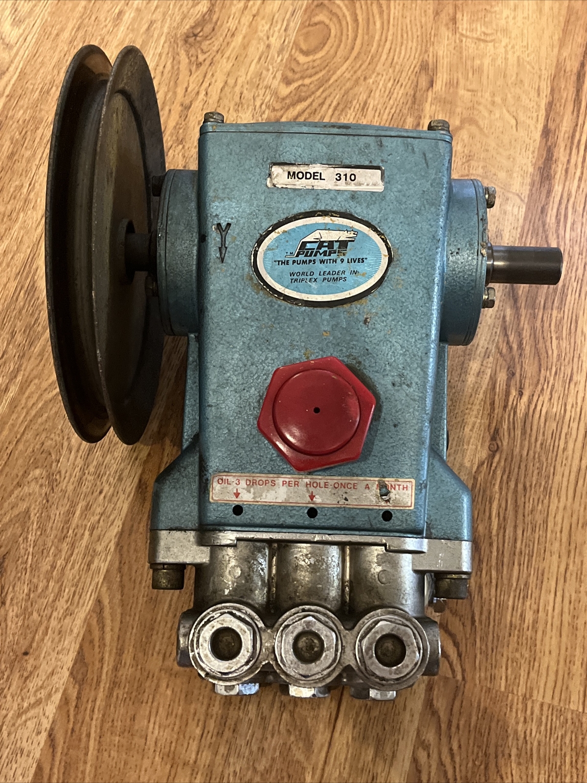 CAT PUMP MODEL 310 4 GPM 2200 PSI 950 RPM For Parts eBay