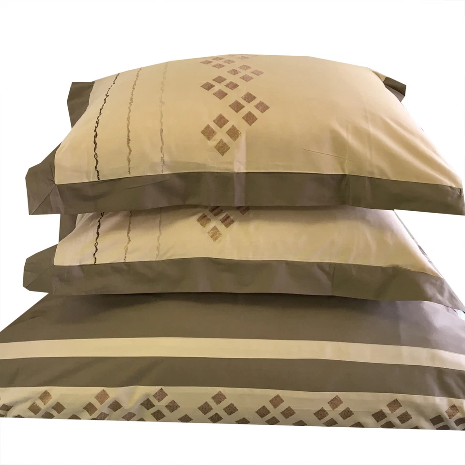 Elegant Stylish Lakewood Embroidered Combed Cotton 3-PC Duvet Cover Set 300 TC - Image 4 of 4