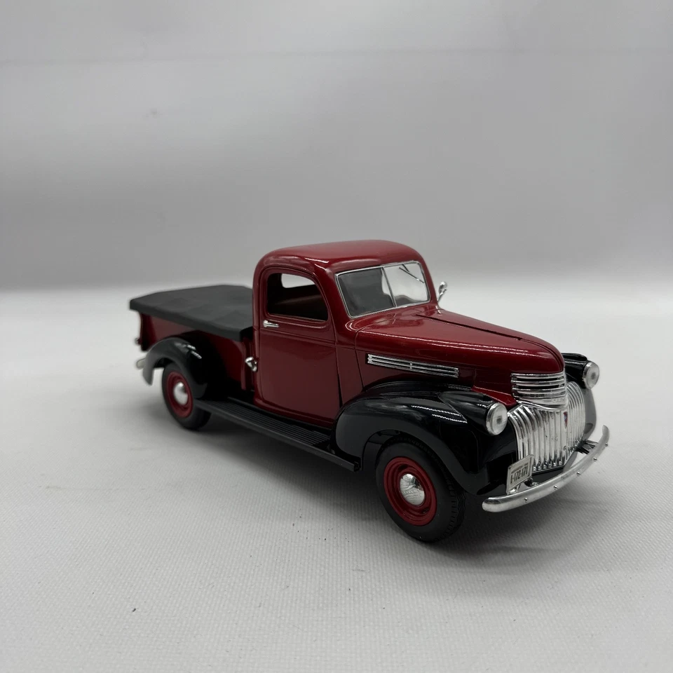 Chevrolet GMC 1946 Truck Model Red - Solid - Scale 1:18 Diecast - Image 3 of 4