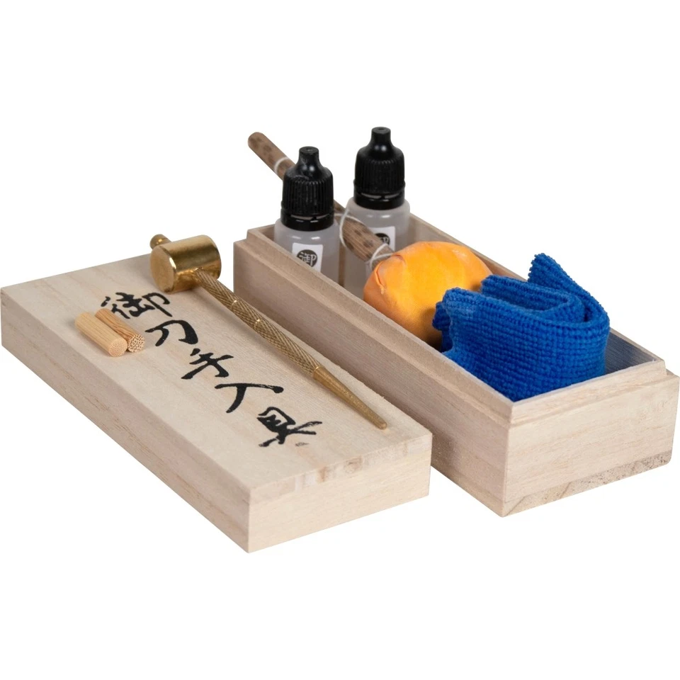Pflegeset für Klingen inkl. Puderquaste Öl Reinigungspapier Messinghammer Tuch - Bild 1 von 2