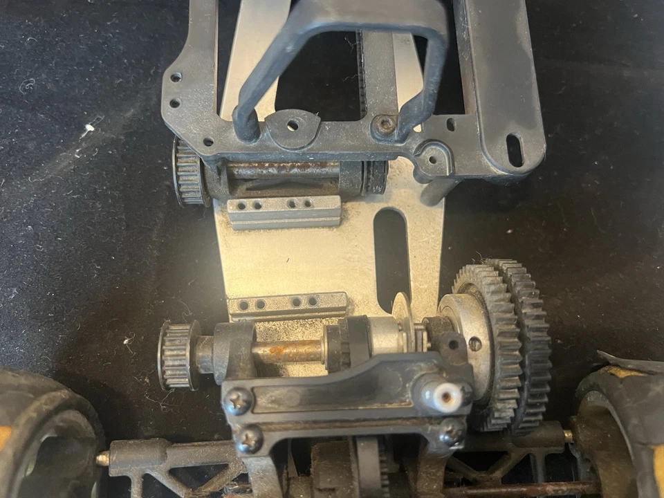 Mugen MTX-3 RC Radio Control Chassis Set Mugen Seiki for parts, not running - Image 4 of 4