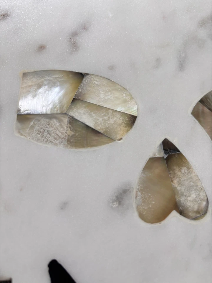 Placa de charcutaria caveira de Halloween mármore com madrepérola embutida e abalone - Imagem 3 de 4