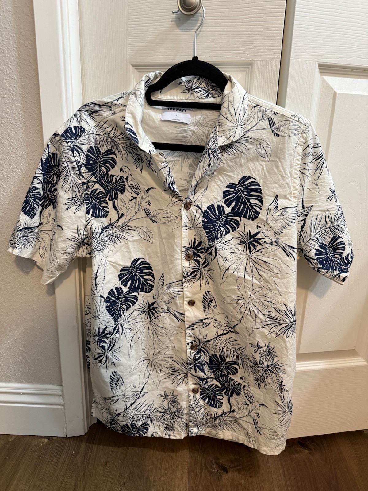 Old Navy Men's Button-Down Beach Shirt Size Medium