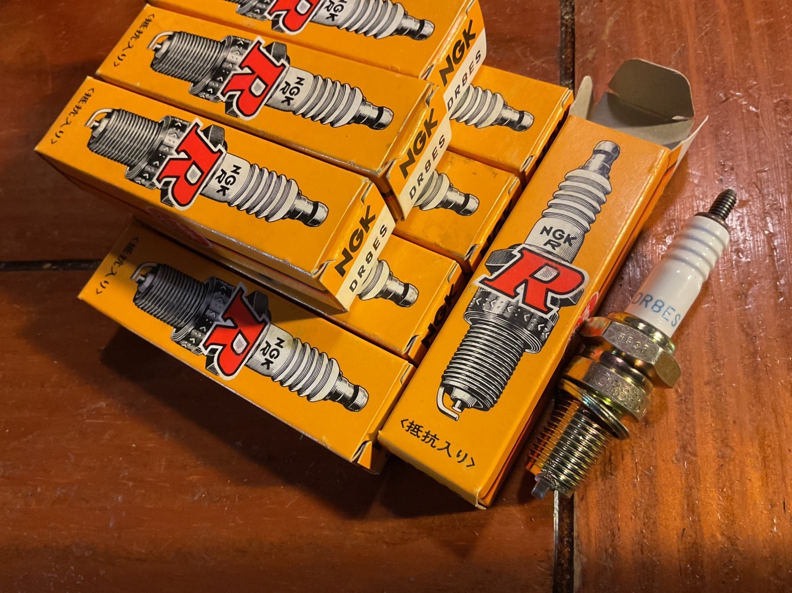 NEW SET OF 8 NGK DR8ES Spark Plug 5423