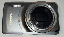 Olympus Stylus 7010 12MP Camera Silver 7x Zoom 8GB Card/2 batt Charger