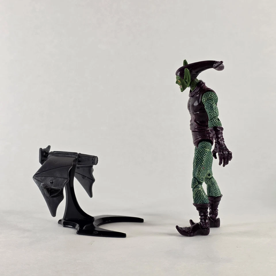 Green Goblin Toy Biz 2006 Marvel Legends Onslaught Series - Image 2 of 4
