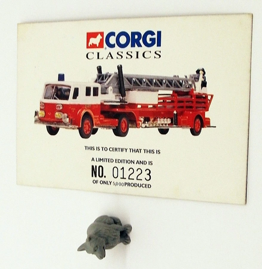 Corgi 1/50 Scale Fire Engine 51802 - ALF Aerial Ladder - Rochester NY - Image 4 of 4
