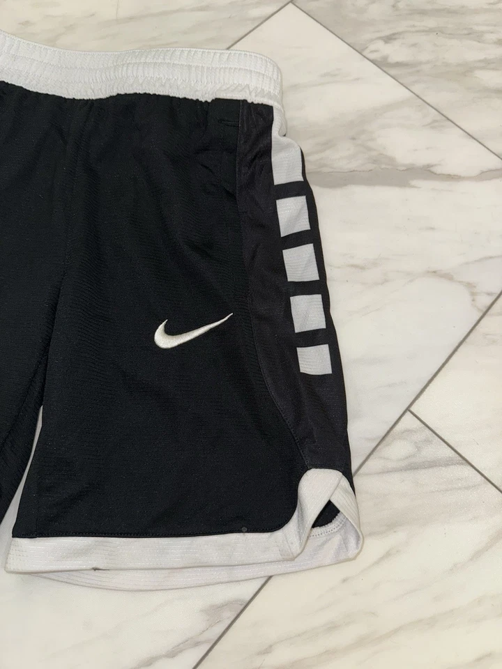 Pantalones cortos de baloncesto Nike Elite para niños jóvenes talla pequeña negros blancos cómodos suaves #141 Foto 2 de 4