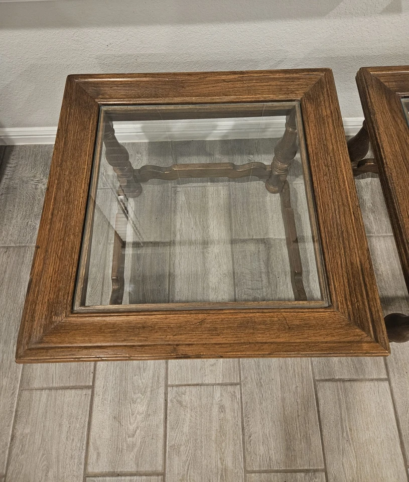 Par de mesas superiores cuadradas de vidrio de roble Ethan Allen Royal Charter usadas en excelente estado Foto 4 de 4